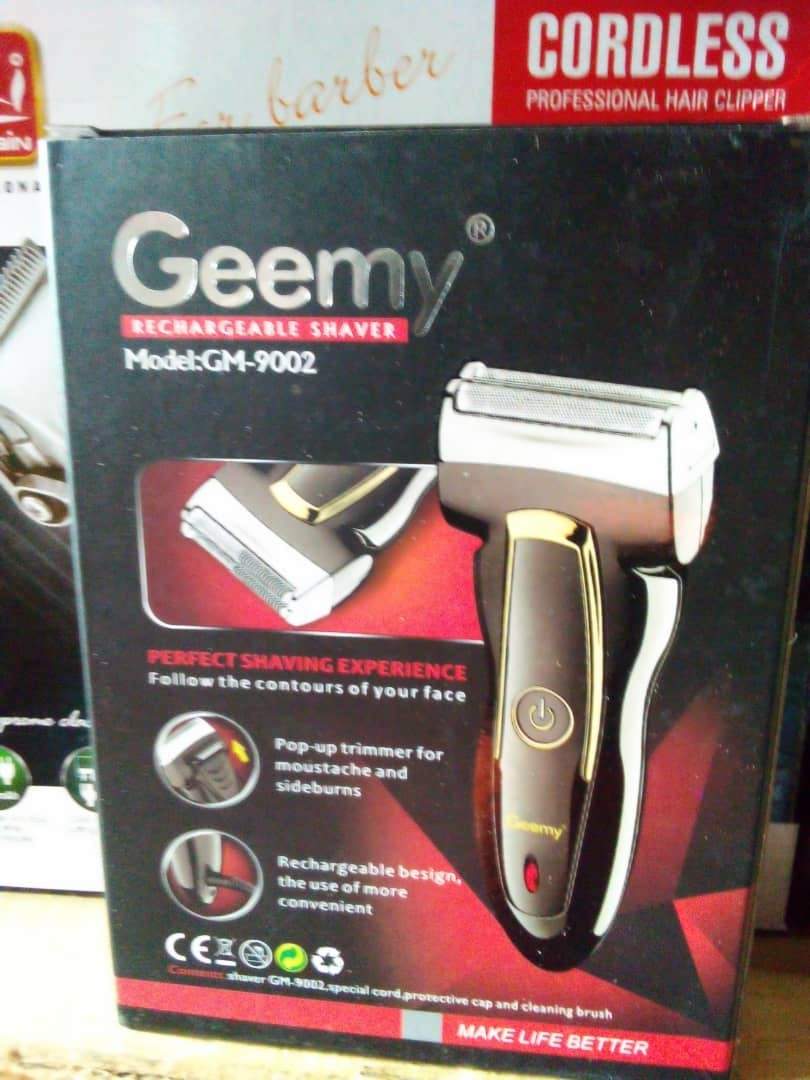 GEEMY RECHARGEABLE SHAVER CLIPPER (GM -9002)