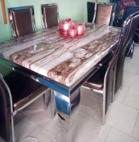 WHITE & BROWN MARBLE TOP DINING TABLE BY 6 BROWN CHAIRS (OFU)