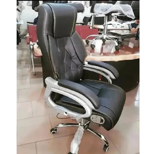 QUALITY DESIGNED BLACK & WHITE EXECUTIVE CHAIR - AVAILABLE (UGIN)