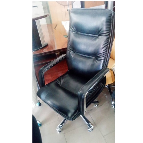 QUALITY DESIGNED BLACK EXECUTIVE OFFICE CHAIR AVAILABLE- (JAFU)