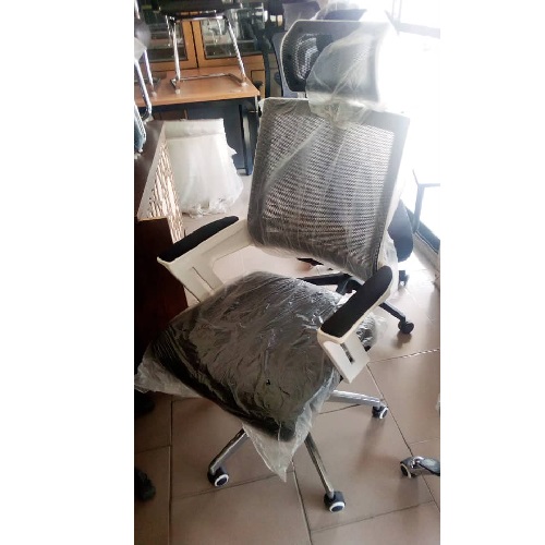 QUALITY DESIGNED BLACK & WHITE HANDLE LOW BACK EXECUTIVE CHAIR - AVAILABLE (JAFU)