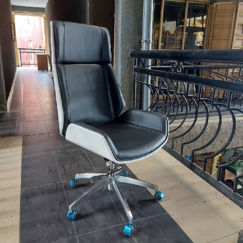 QUALITY DESIGNED BLACK & GRAY EXECUTIVE OFFICE CHAIR - AVAILABLE (NOFU)