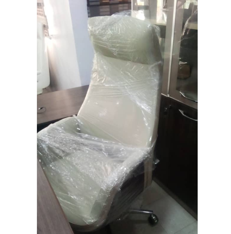 QUALITY DESIGNED CREAM EXECUTIVE OFFICE CHAIR - AVAILABLE (ARIN)