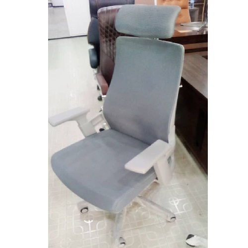 QUALITY DESIGNED GRAY EXECUTIVE OFFICE CHAIR WITH HEAD REST - AVAILABLE (ARIN)