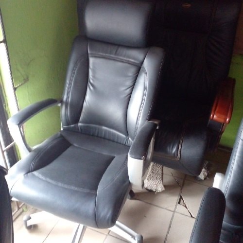 QUALITY DESIGNED EXECUTIVE OFFICE BLACK CHAIR (HAFUR)