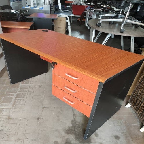 QUALITY DESIGNED BROWN OFFICE TABLE WITH 3 DRAWERS - AVAILABLE (AUFUR)