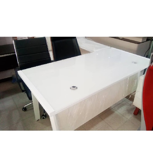 QUALITY DESIGNED WHITE EXECUTIVE OFFICE CHAIR WITH TABLE - AVAILABLE (ARIN)