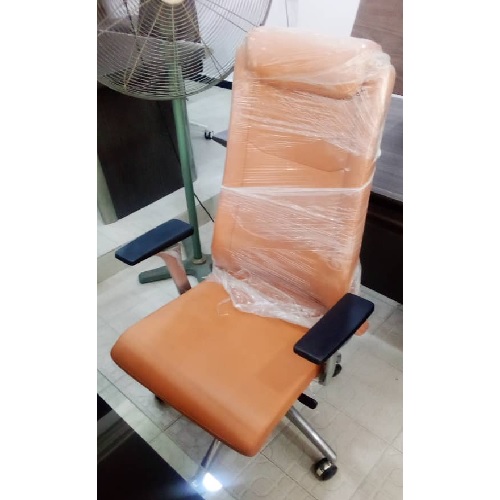 QUALITY DESIGNED ORANGE & BLACK ARM EXECUTIVE OFFICE CHAIR - AVAILABLE (ARIN)