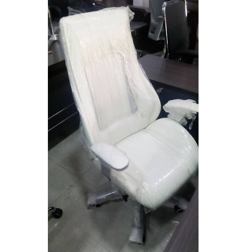 QUALITY DESIGNED WHITE EXECUTIVE OFFICE CHAIR - AVAILABLE (ARIN)