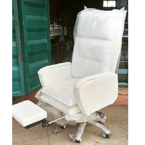 QUALITY DESIGNED WHITE EXECUTIVE OFFICE CHAIR WITH LEG REST - AVAILABLE (UGIN)