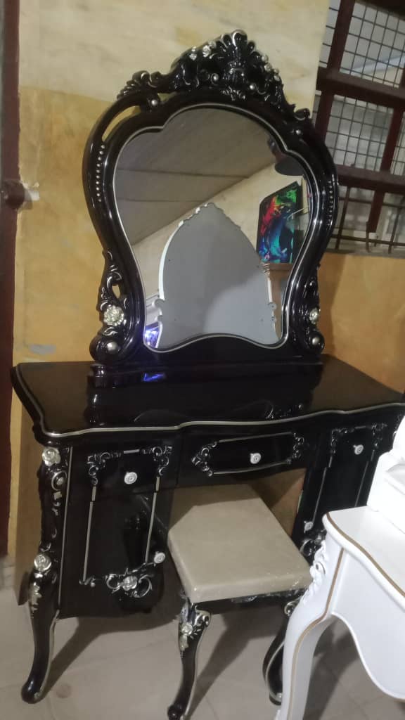 BLACK DRESSING TABLE (1530)