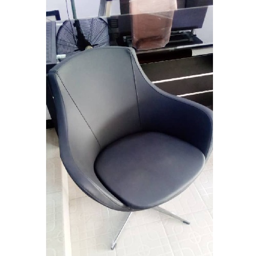 QUALITY DESIGNED BLACK OFFICE CHAIR - AVAILABLE (ARIN)