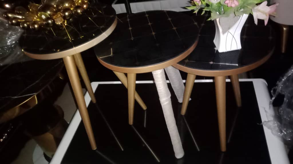 3 PCS OF BLACK ROUND TOP STOOLS WITH 3 BROWN LEGS (1530)