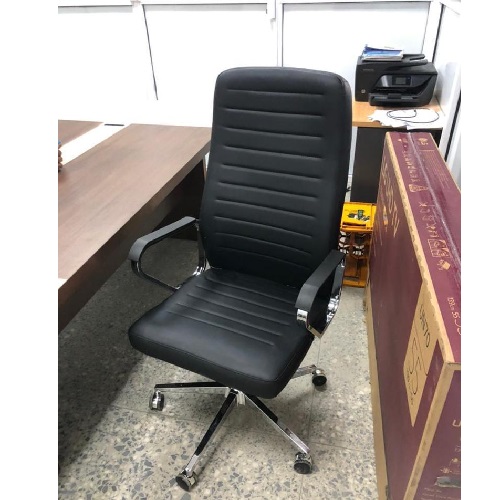 QUALITY BLACK EXECUTIVE OFFICE CHAIR - AVAILABLE (MOBIN)