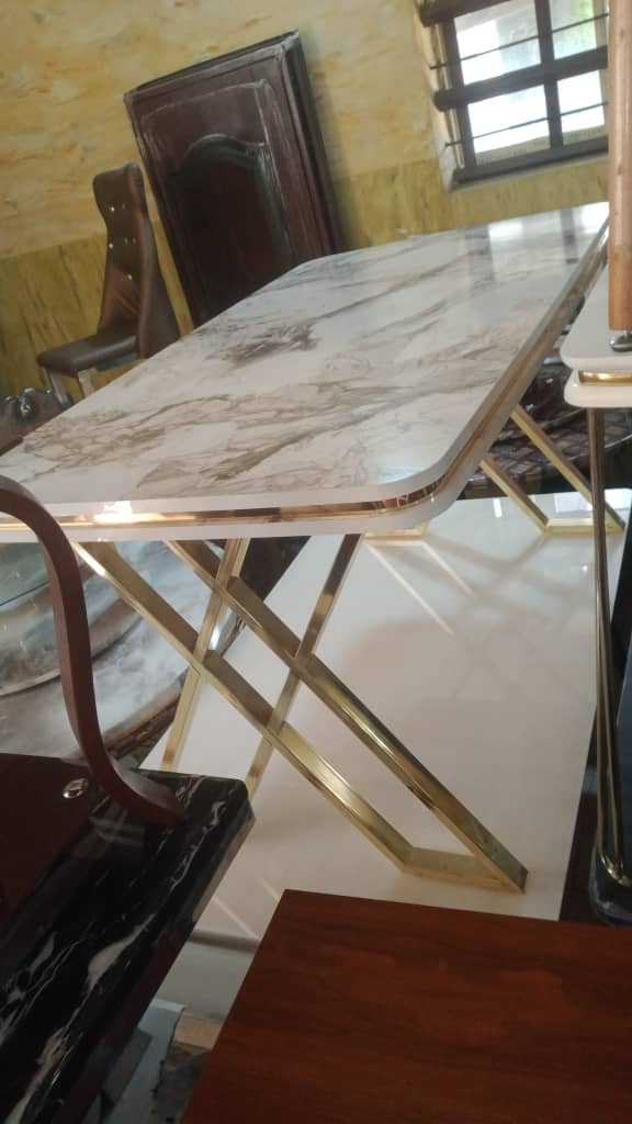 WHITE & BROWN MARBLE TOP RECTANGULAR DINING TABLE WITH CROSSED LEGS (1530)