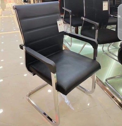 BLACK LOW BACK OFFICE VISITOR'S CHAIR (OFU)