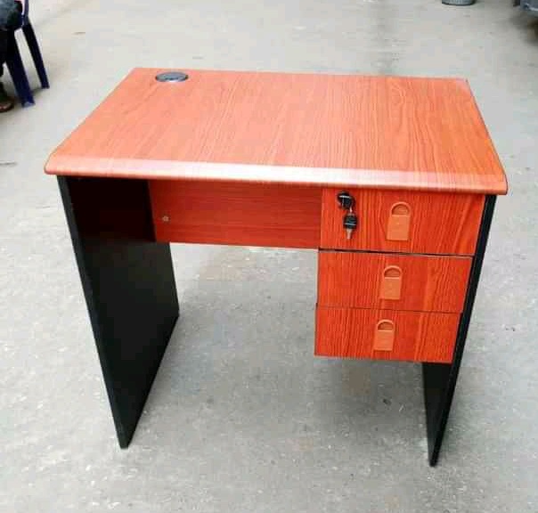 BROWN & BLACK OFFICE TABLE WITH 3 DRAWERS (FMAN)