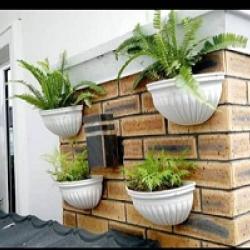 WHITE HALF STONE V-SHAPED HANGING FLOWER POTS WITHOUT FLOWER (PEGLO)