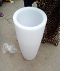 WHITE PLASTIC FLOWER POT WITH ROUND BASE & TOP (ONYF)